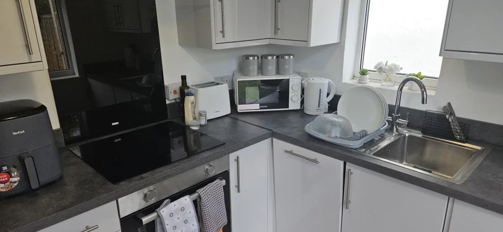 New fully equipped kitchen with breakfast bar