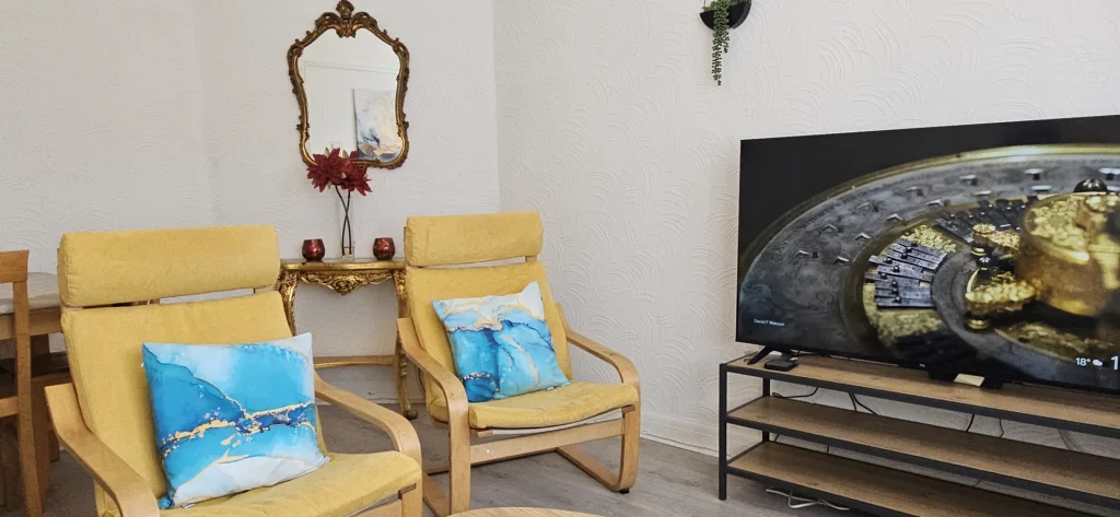 55"TV, fast internet, sofa-bed